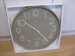 Schöne grosse WANDUHR mit Zahlen