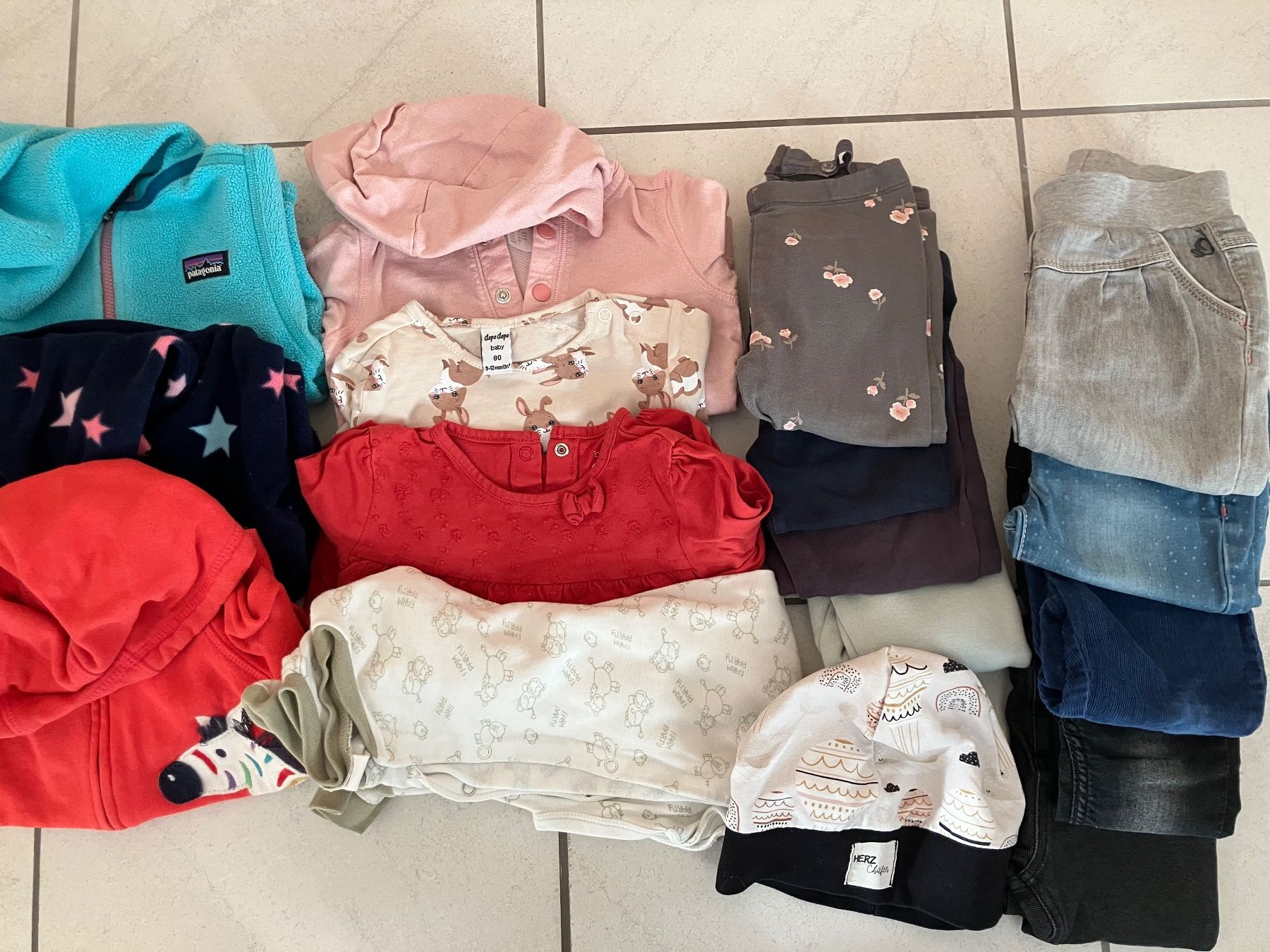 Lotti & Set di vestiti: Winterset Gr. 80 Mädchen (17-teilig) – Usato da Chur venduto da steffeli04