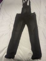 Dunkle Jeans Latzhose Grösse 36, cool für Frühling