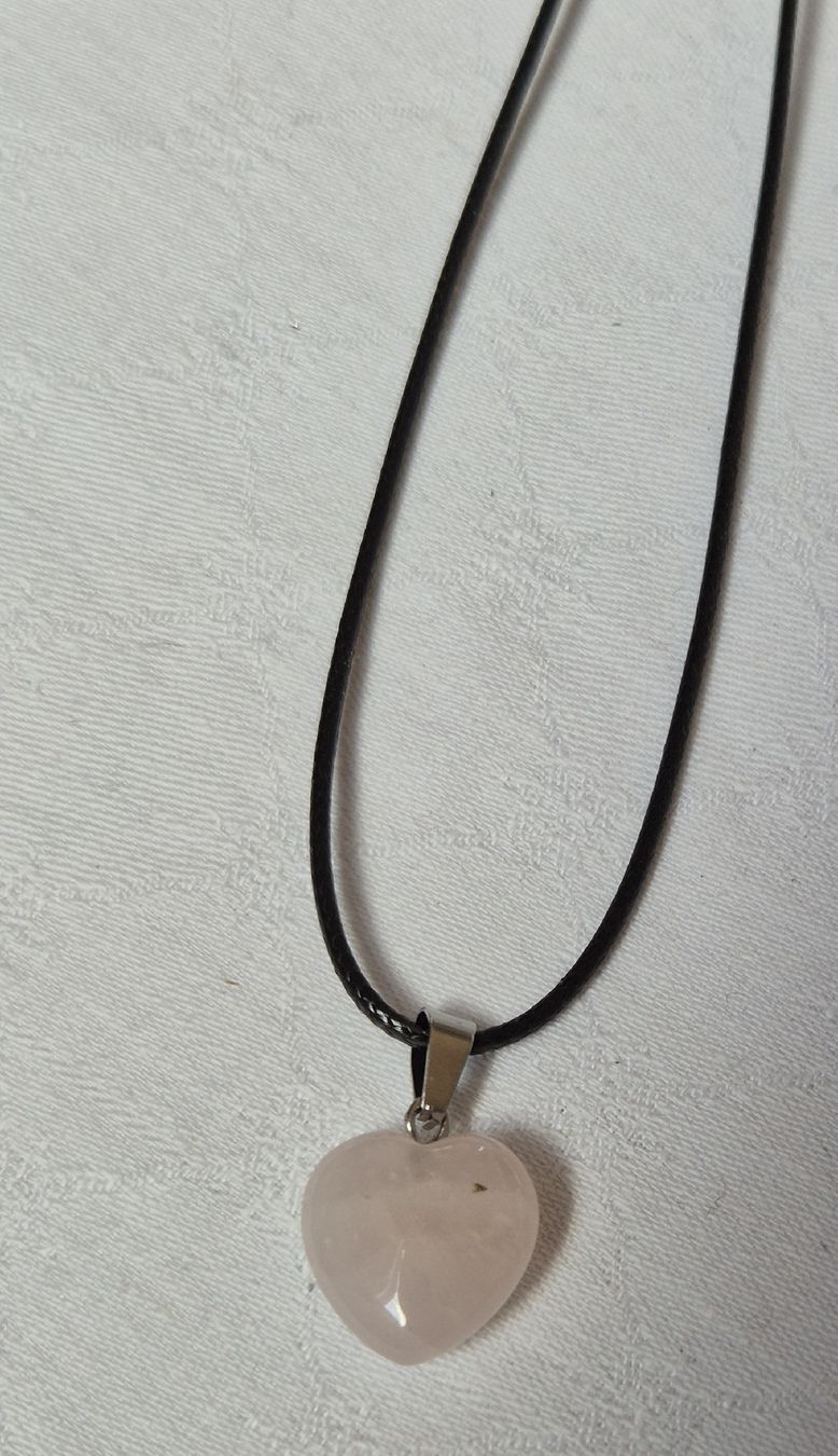 Autres bijoux: Halskette mit Stein Anhänger – Neuf avec emballage d'origine à Höfen b. Thun par enr_7xsd 1