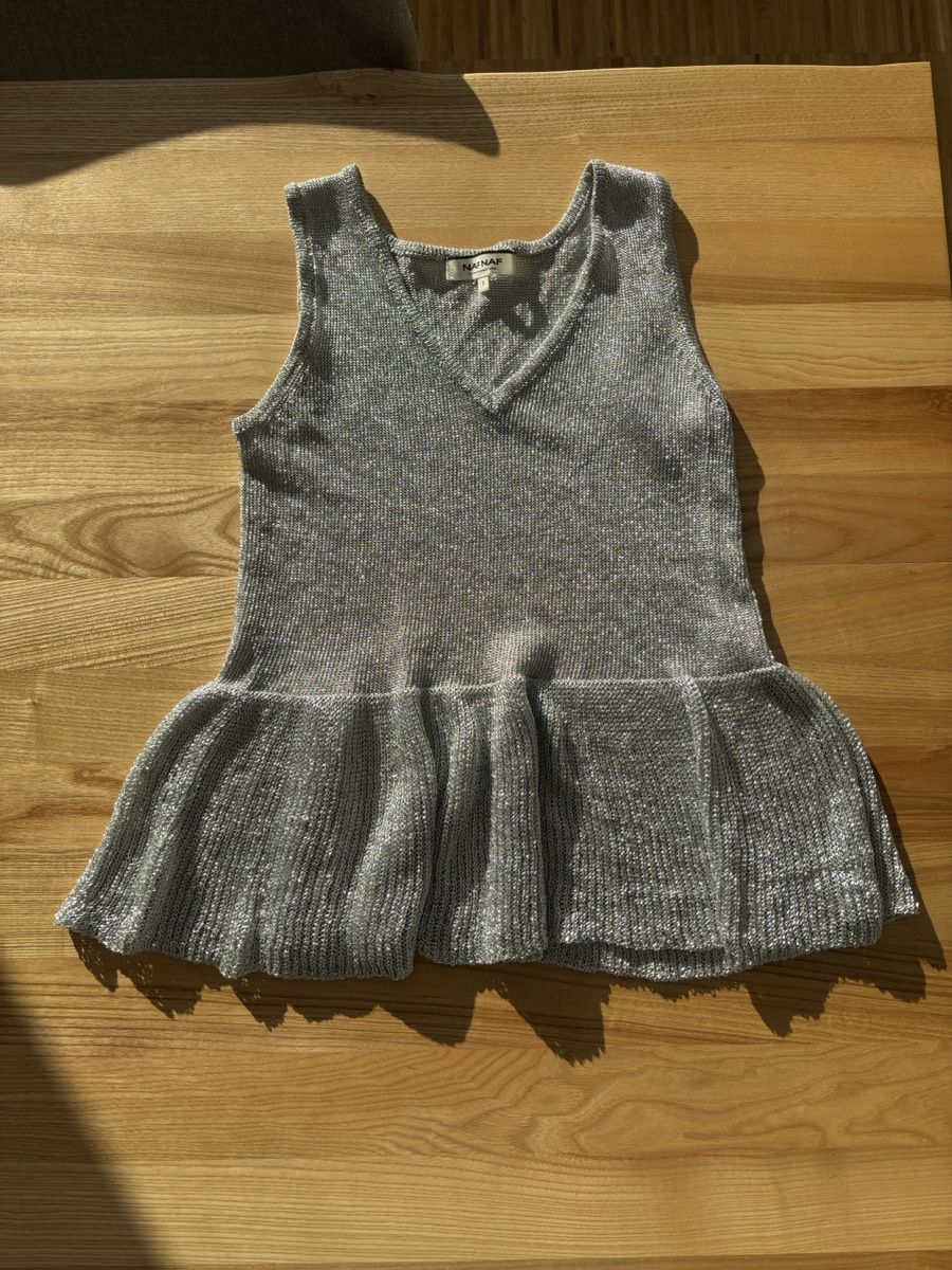 Nafnaf Top: NafNaf Sparkly Silver Top - Size S – Usato da Erlenbach ZH venduto da Ma.Pi
