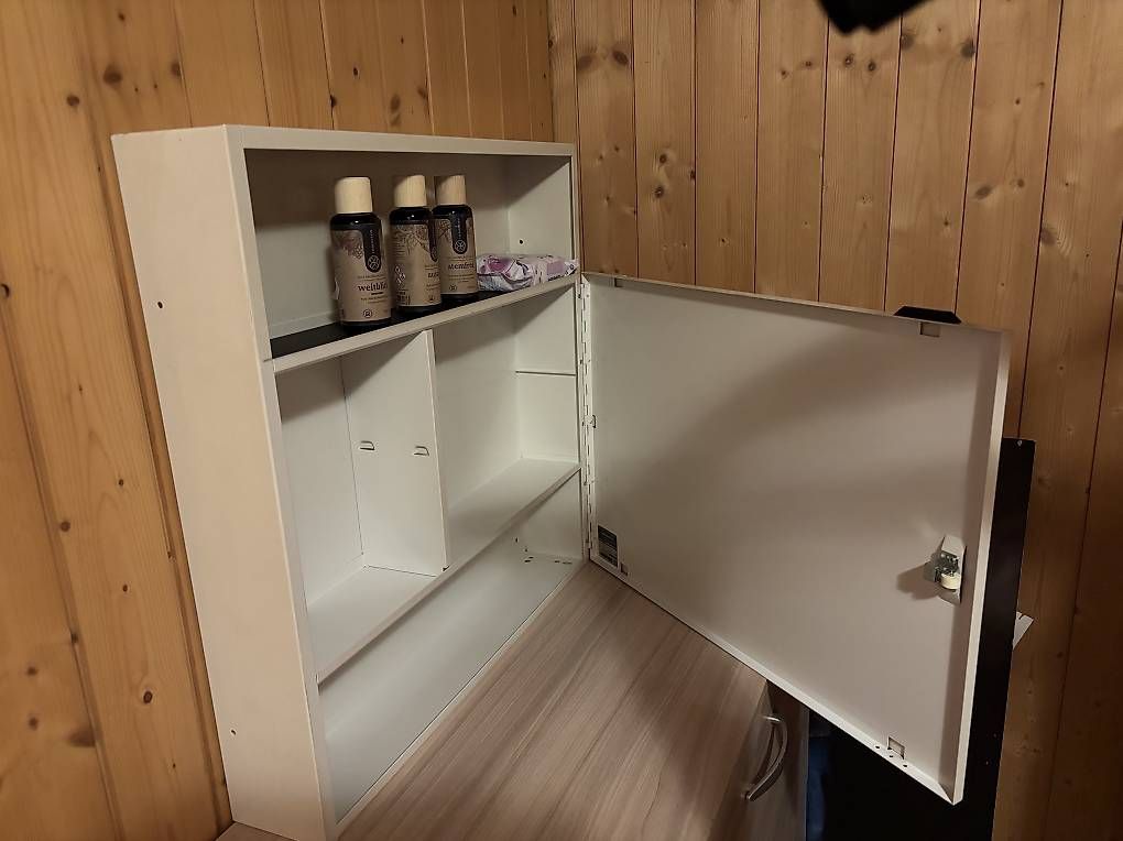 Spiegelschränke: Spiegelschrank  – Gebraucht aus Untereggen von repose 1