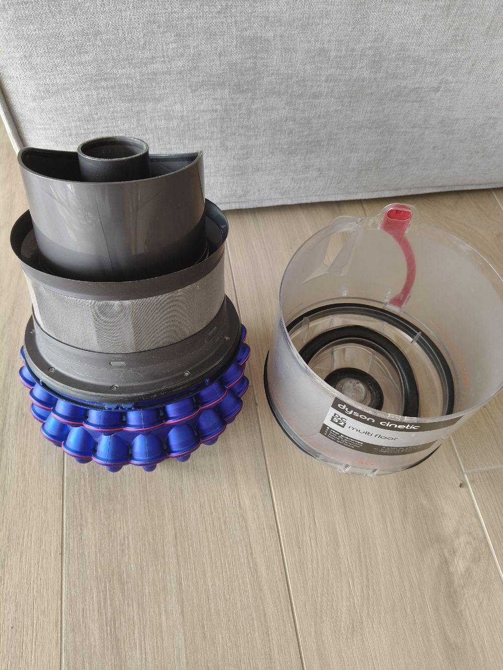 Dyson Aspirapolveri & Accessori: Dyson DC52 Multifloor Cinetic – Usato da Monthey venduto da lesaffairesdecamille 6