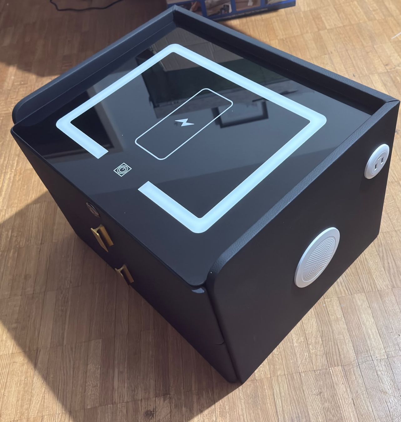 Nachttische: Intelligent tablet – Neu und originalverpackt aus Leukerbad von mig_8bbp 4