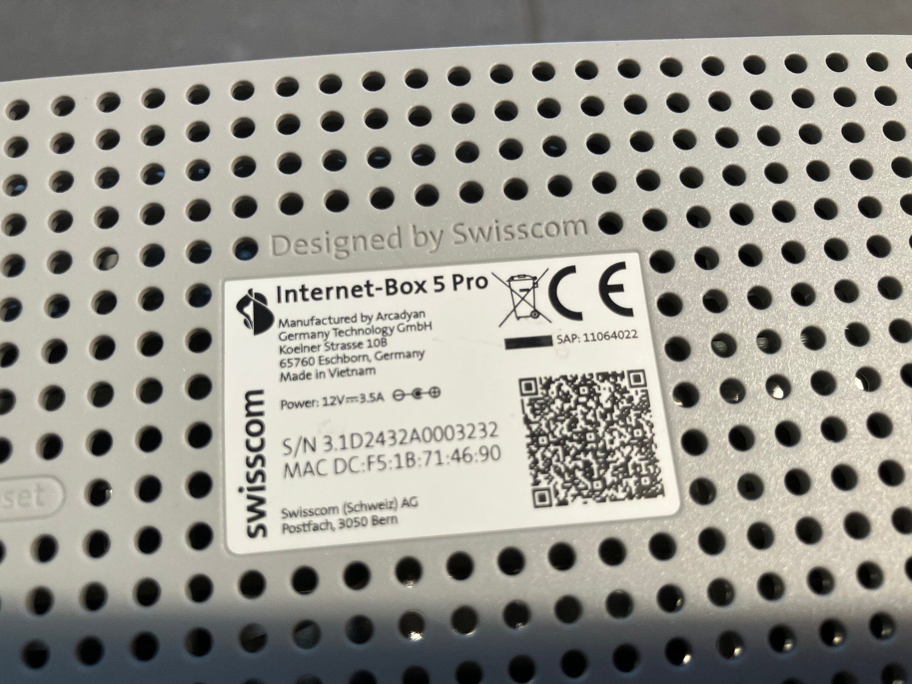 Swisscom Modems & Routeurs: Internet Box 5 Pro designed by Swisscom mit Netzteil – Neuf (Voir description) à Winznau par gugi2009 3