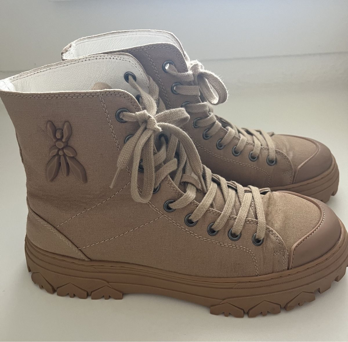 Patrizia Pepe Scarpe da donna: Patrizia Pepe Sneaker Boots beige Gr. 39 – Usato da Wilen b. Wollerau venduto da kar_8vzh