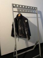 Massiver Garderobenständer aus Metall – schwer und stabil