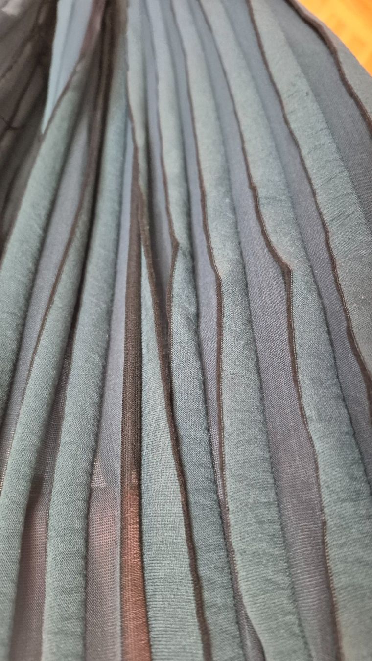 Foulard & Sciarpe: Sciarpa verde e nera - Accessorio di stile! – Usato da Wettswil am Albis venduto da lin_8h9t 3