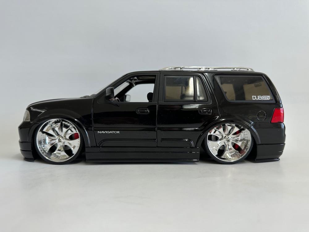 JadaTOYS DUB CITY LINCOLN NAVIGATOR 1/18 - ミニカー