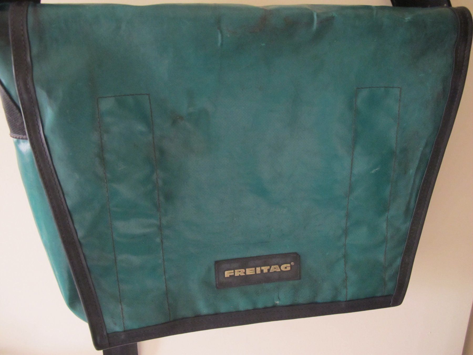 Freitag Taschen: Freitag Grosse Umhängetasche Farbe Grün – Gebraucht aus Altnau von LinaAuktion 1