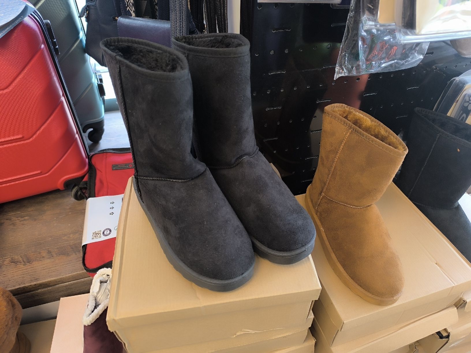 Scarpe da donna: Lot de 59 Bottines d'hiver neuve – Nuovo e nell'imballaggio originale da La Chaux-de-Fonds venduto da lolmaker1007 2