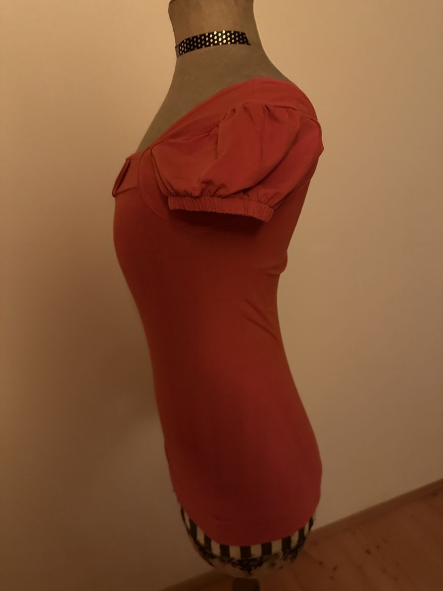 Zara T-shirt: Basic T-Shirt Zara Collection Grösse M rot mit Puffärmel – Usato da Bern venduto da Noeci 1