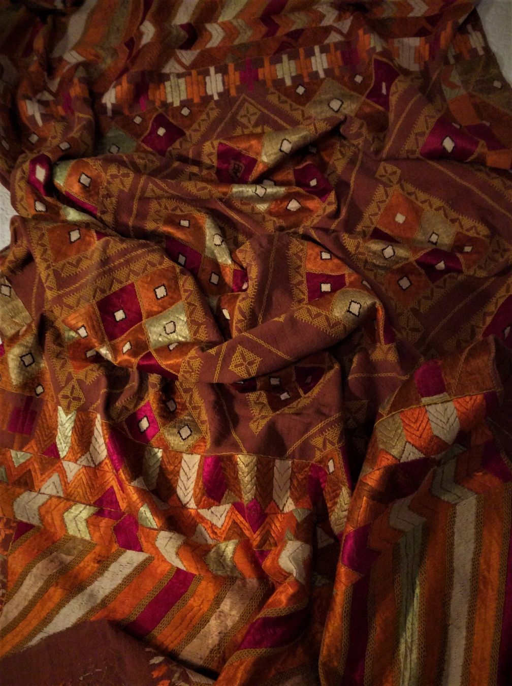 Tessuti: Phulkari sur Kadhi – Usato da Genève venduto da edelweiss1900 9