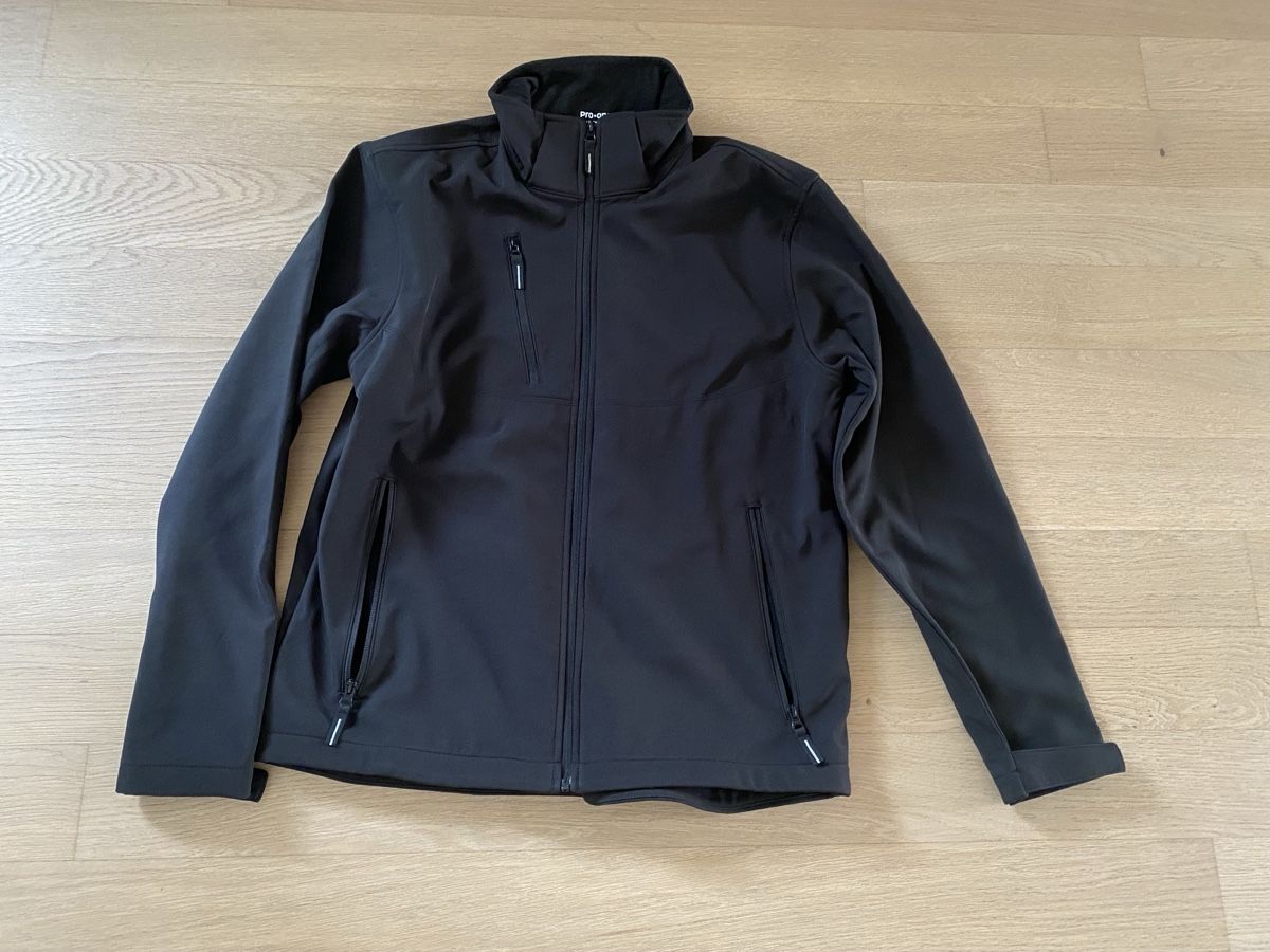 Giacche: Veste noire pro-one – Usato da Bussigny venduto da Pauline.dbs