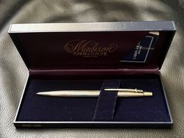 Caran d’Ache Madison Dreh-Kugelschreiber - versilbert Box cb