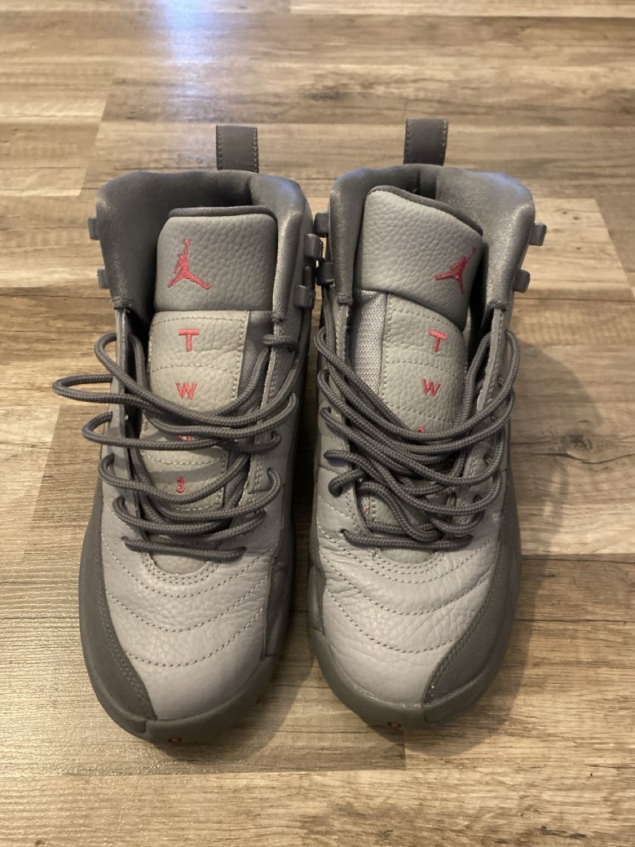 Scarpe da uomo: Jordan 12 Retro Grey/Pink size 39 – Usato da Montreux venduto da mar_78rw 1