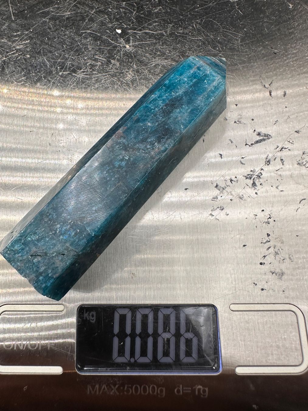 Minerali & Pietre curative: Blauer Apatit Obelisk, Turm, Spitze – Nuovo e nell'imballaggio originale da Männedorf venduto da Handschmeichler 4