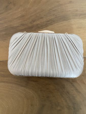 clutch mit Goldkette