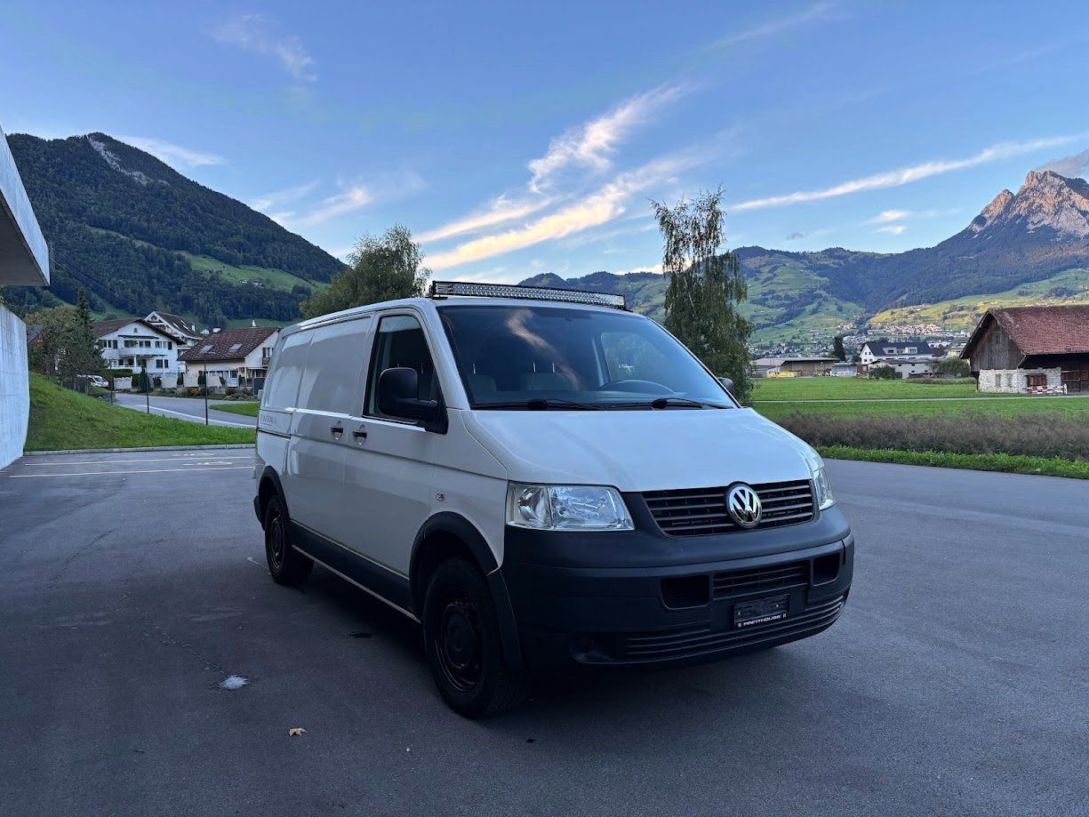VW Véhicules utilitaires: VW T5 2.5 TDI 4Motion – D'occasion à Brunnen par Outdooro_Schweiz 4