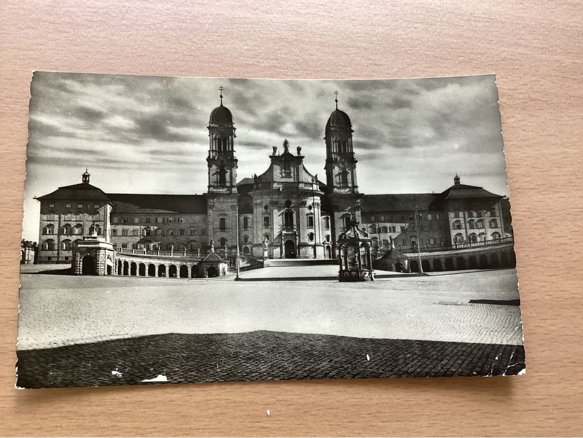 Cartoline postali: AK Kloster und Wallfahrtskirche Einsiedeln – Usato da Wassen UR venduto da SABDOM