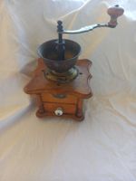Moulin à café ancien en bois et laiton R. Z.