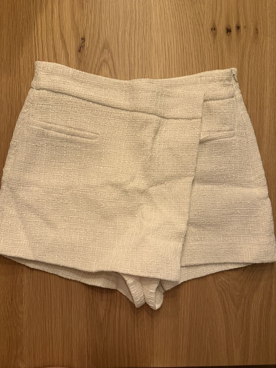 Zara Pantaloni: ZARA Textured Skort Shorts for Summer - Size S, EUC – Usato da Emmenbrücke venduto da jan_nx7j 1