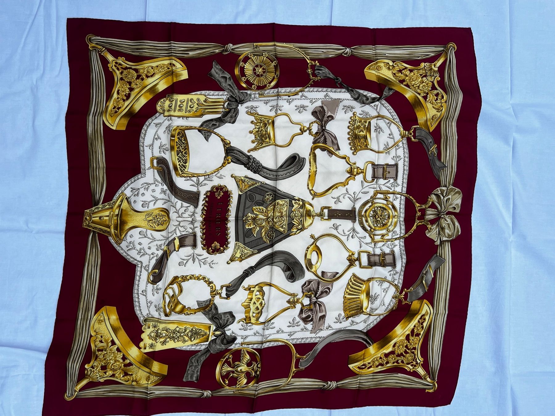 Foulard & Sciarpe: Carré Hermès – Usato da Willisau venduto da Foehren15