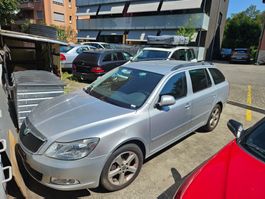 SKODA Octavia Combi 2.0 TDI Elegance DSG (Kombi)