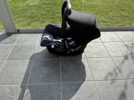 Maxi Cosi mit Basis Station