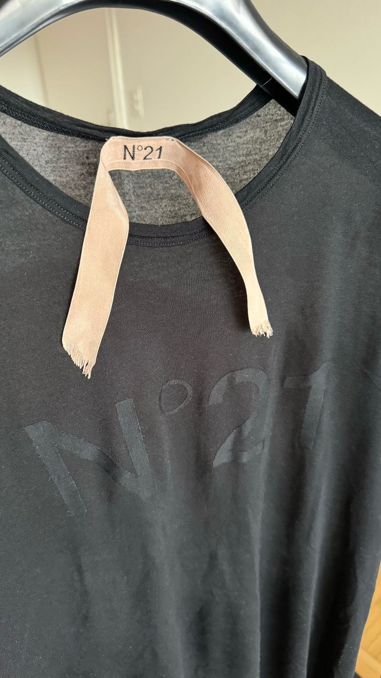 T-shirt: T-Shirt von N°21 – Usato da Schaffhausen venduto da Mea_85 2