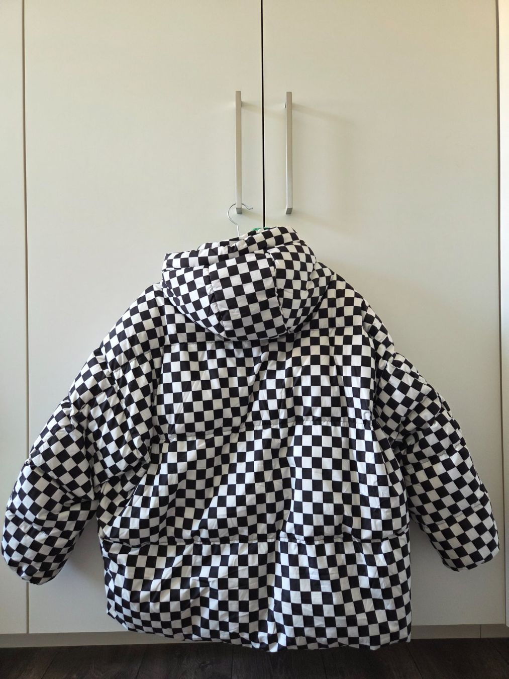 Giacche: Schwarz-weisse Oversize Winterjacke mit Karomuster – Usato da Wittnau venduto da nat_lby6 2