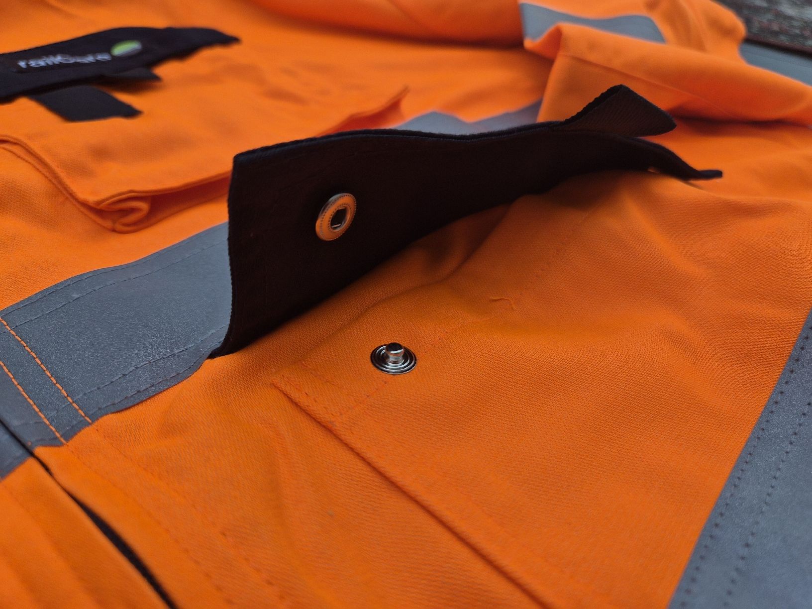 SBB/CFF/FFS Uniformi: Signal-Arbeitsjacke Orange Grösse 66 L  – Nuovo (secondo la descrizione) da Fislisbach venduto da Crisisgusita 2