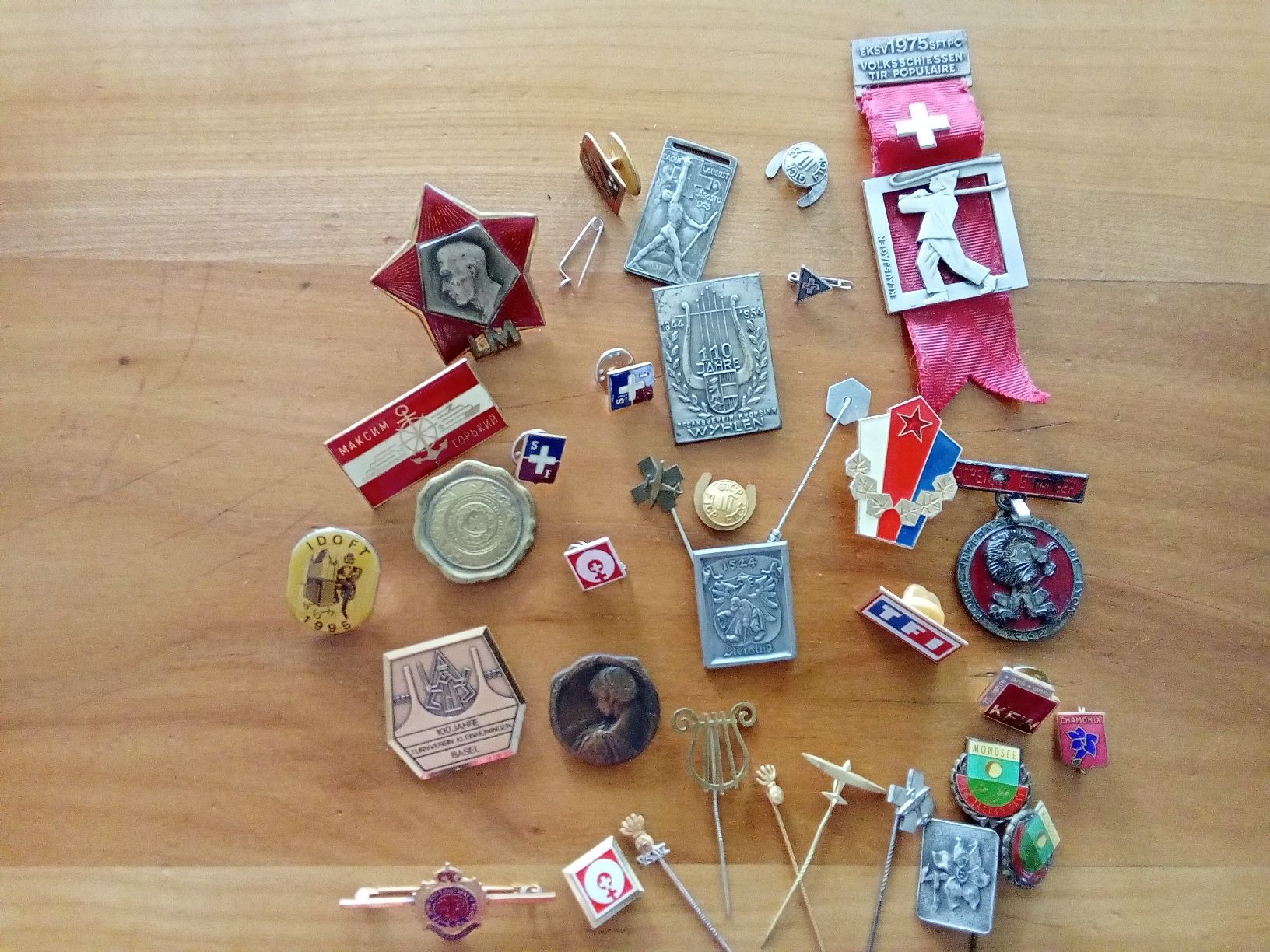 Placchette & Badge: KONVOLUT ALTE ABZEICHEN – Usato da Muri BE venduto da Alk