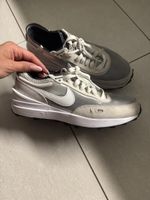 Nike Sneaker Schuhe 37.5 fast neu top zustand weiss grau 37