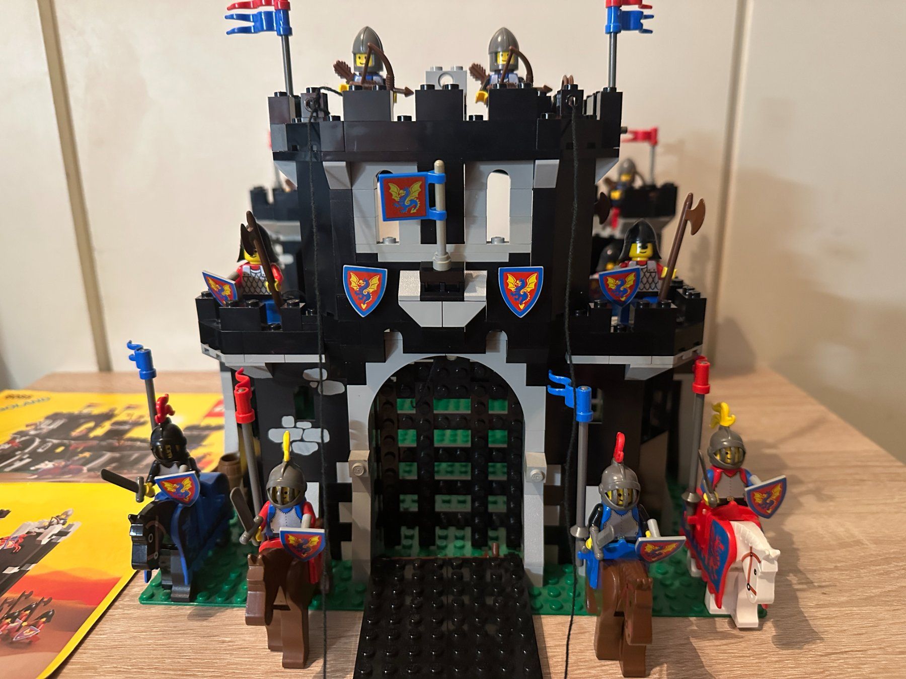 Legoland Kit di costruzioni: LEGO Ritter 6085 Black Monarch's Castle – Usato da Basel venduto da Don-Angel 4
