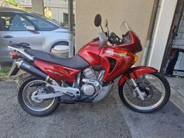 Honda Transalp XL650V Motorrad bordeaux- rot