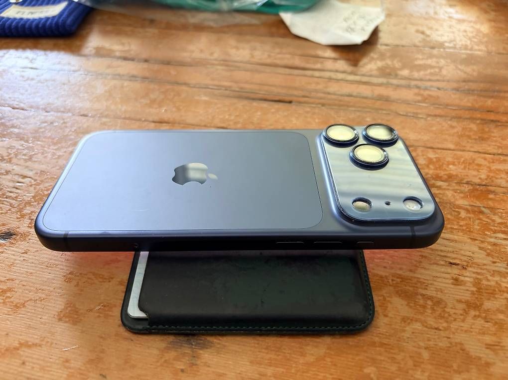 Telefoni cellulari / Smartphones: Vendo Apple iPhone 17 Pro Max 256 GB, colore Deep Blue – Usato da Montagnola venduto da Salda77 4