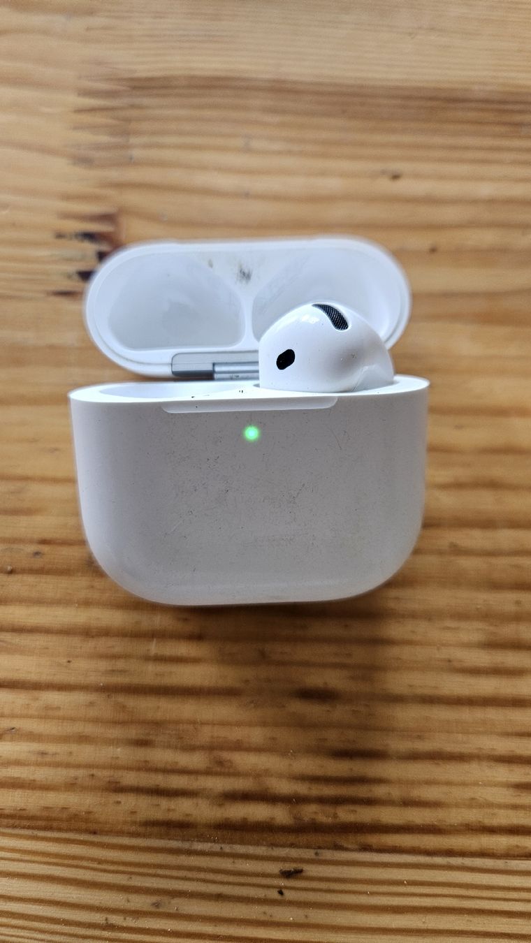Apple Cuffie: case air pods 4 – Usato da Horgen venduto da man_s89r