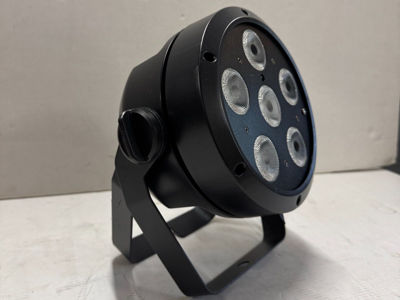 Lampade: 2x Cameo Root Par 6  LED Par (X1146) – Nuovo (secondo la descrizione) da Däniken SO venduto da Profog1