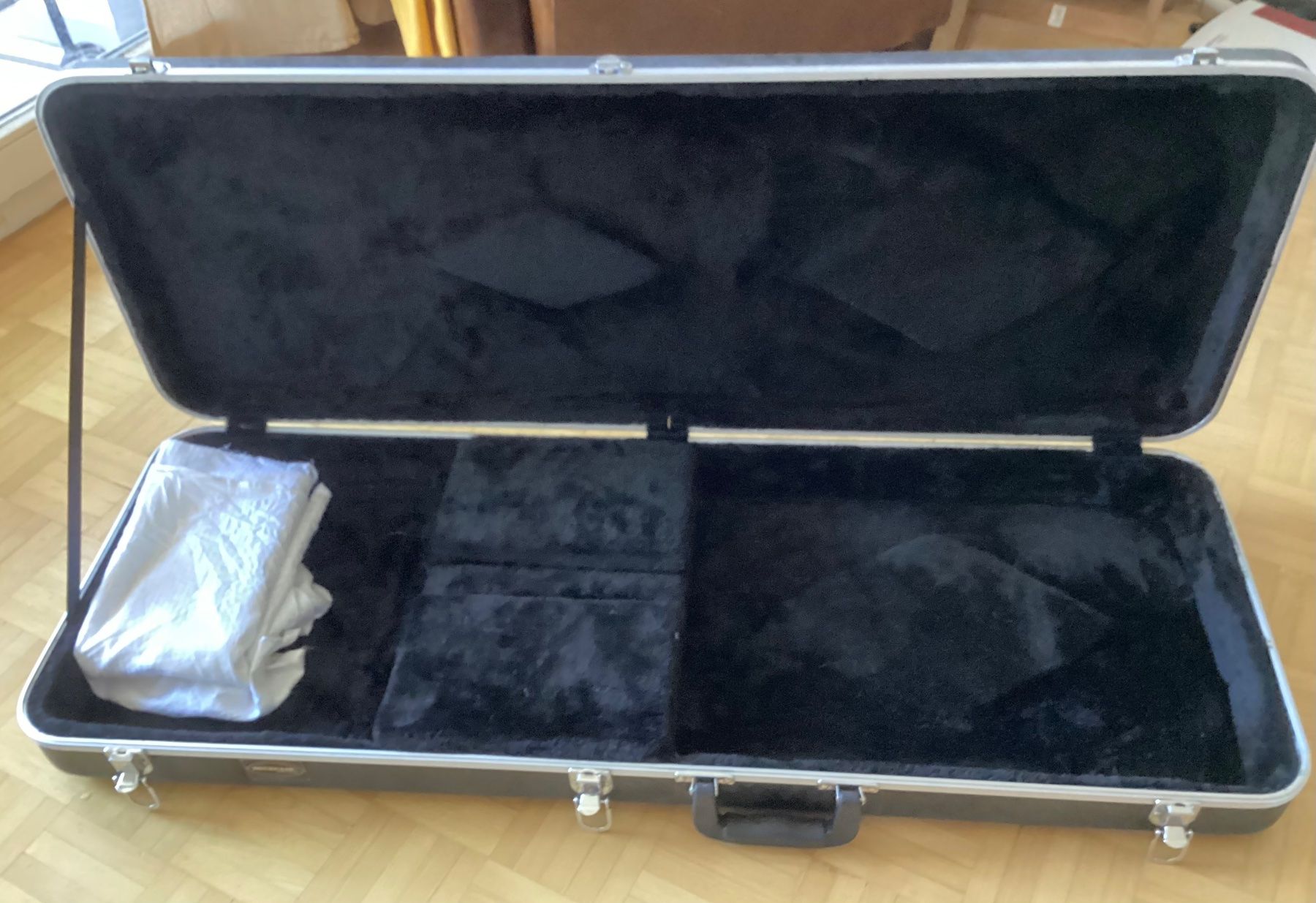 Musikinstrumente: Warwick Rockcase Gitarrekoffer – Gebraucht aus Spreitenbach von seamus303 2
