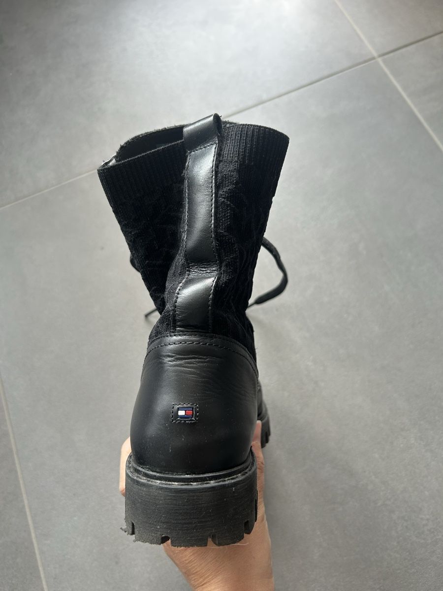 Tommy Hilfiger Scarpe da donna: Tommy Hilfiger Knitted Flat Boot EU Größe 39 – Usato da Thun venduto da sof_by7w 2