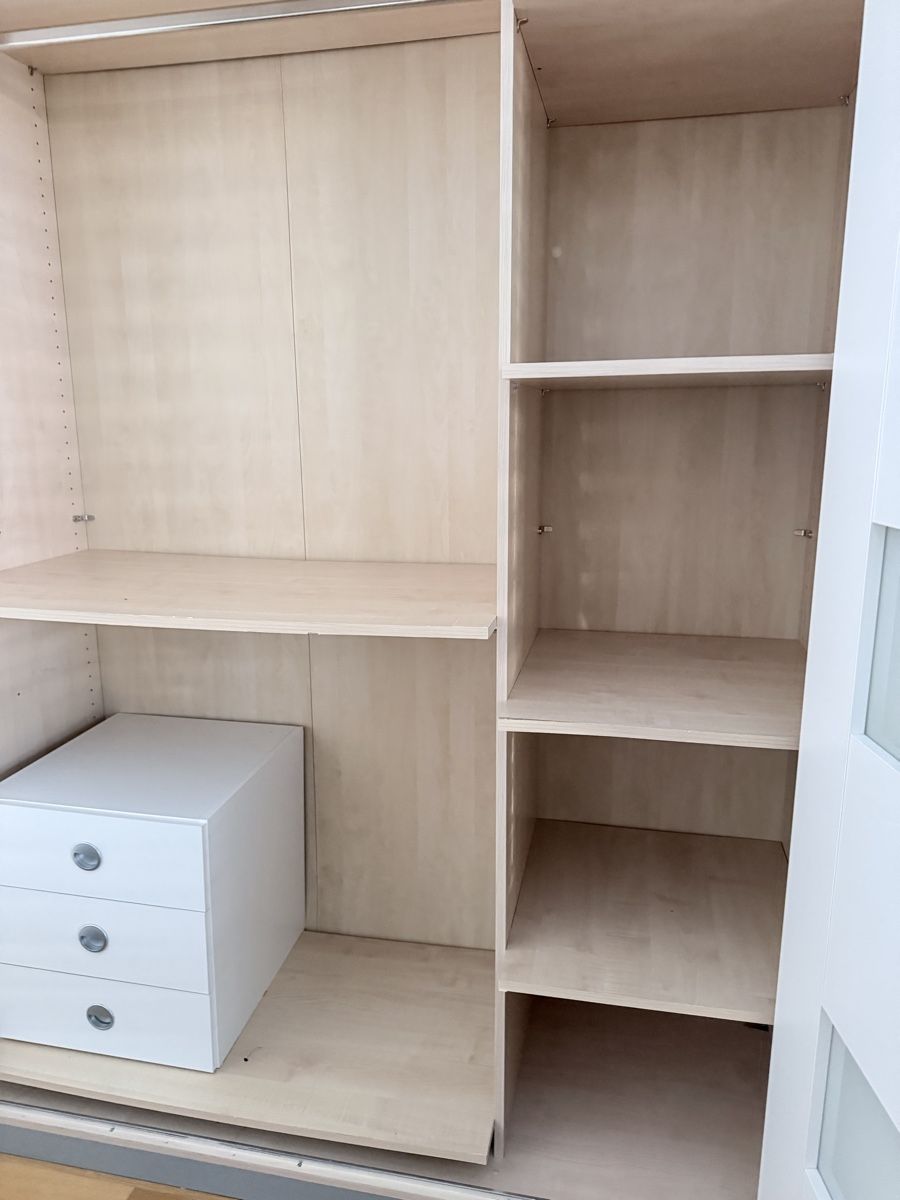 Schränke: Wardrobe with shelves and white glass doors – Gebraucht aus Oberägeri von eve_w5nl 3