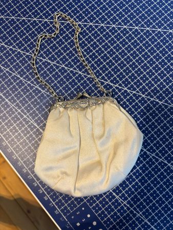 Neues Vintage Hochzeitstasche/ Abendtäschli mit Silberkette.
