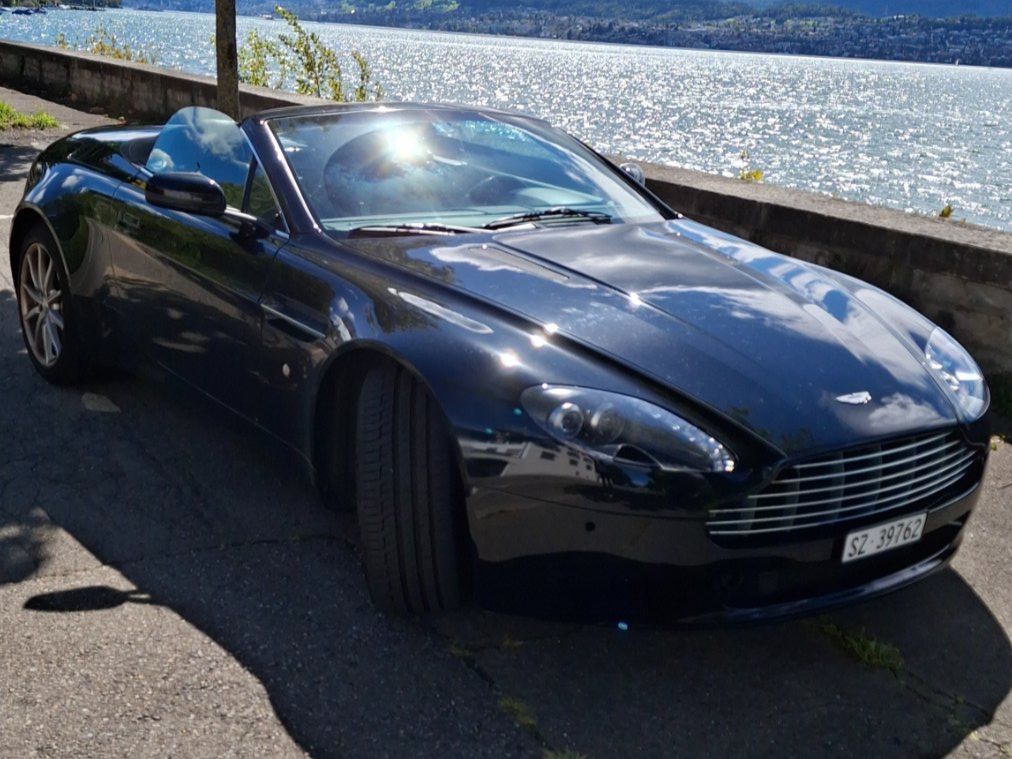 Aston Martin Automobili: Cabrio - Aston Martin V8 Vantage – Usato da Freienbach venduto da alile