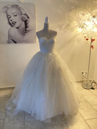 Brautkleid Gr.42 inkl.Reifrock Neupreis 2190,-Chf