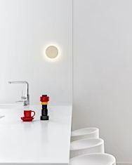 Lampen: Vibia Dots Wandleuchte 4675 Eiche – Gebraucht aus Rothenburg von Lampenoutlet 1