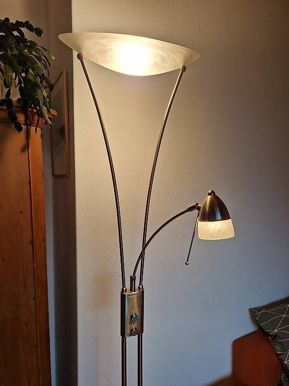 Lampade: Stehleuchte mit Leselämpchenn – Usato da Bettingen venduto da Wolke11 1