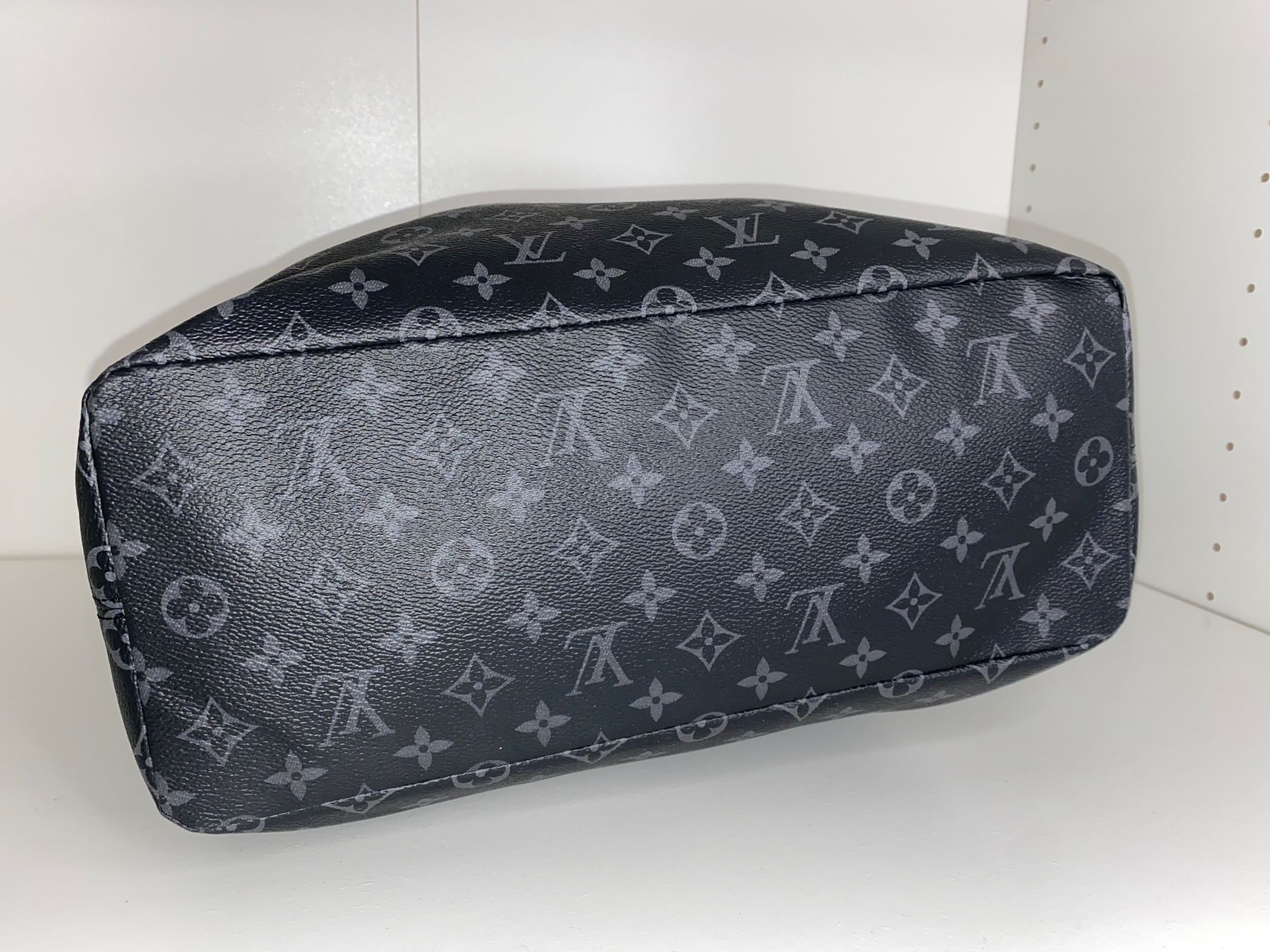 Louis Vuitton Taschen: Louis Vuitton Eclipse Cabas Light – Neu (gemäss Beschreibung) aus Zürich von swizzmember 2