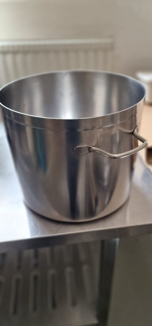 Pentole: Grosse, robuste Chromstahl-Topf, 30 cm Durchmesser – Usato da Duggingen venduto da Ysvogel