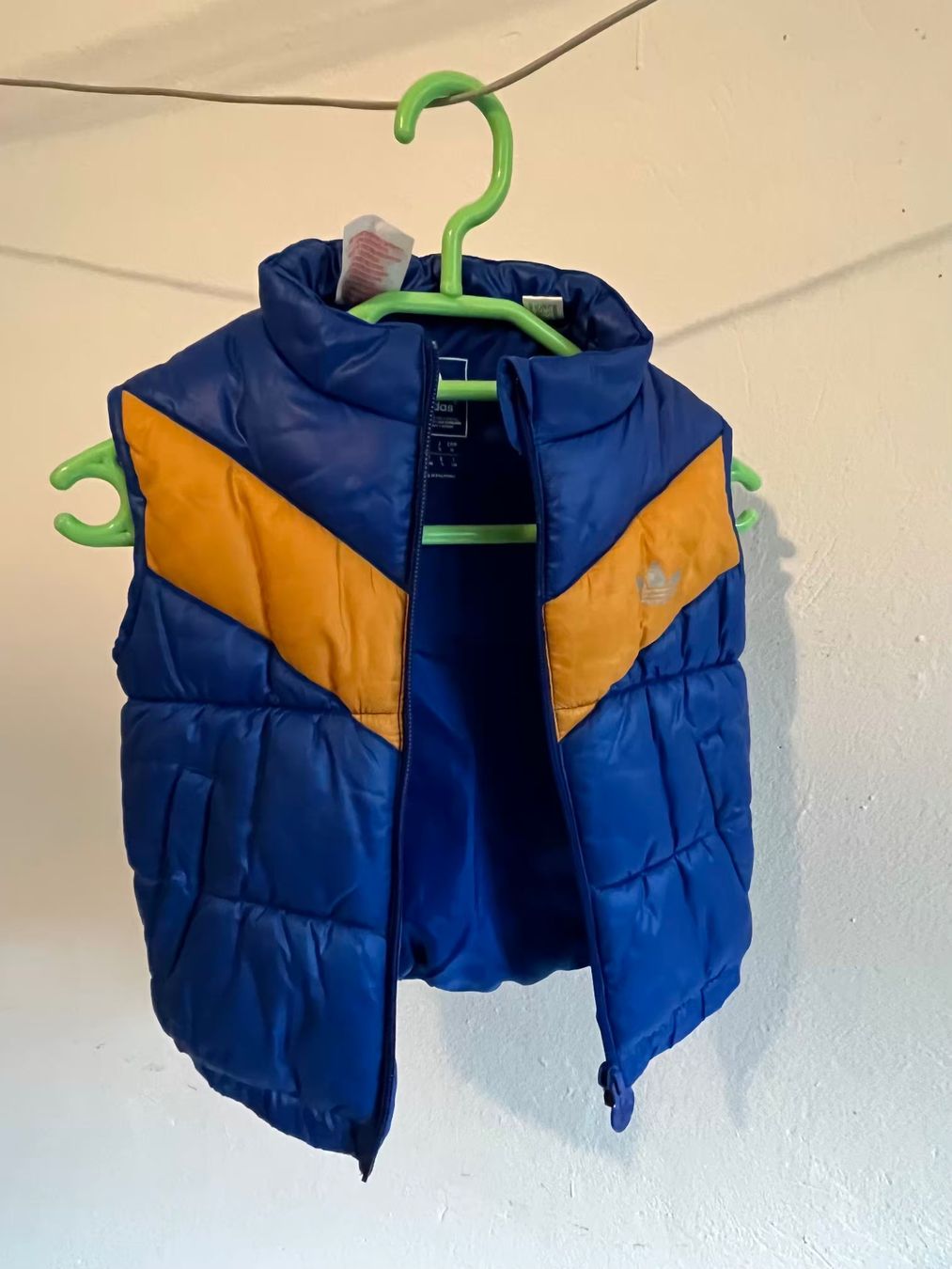 Altro abbigliamento per bambino: Tolle Weste Adidas Grösse 74 – Usato da Schönenwerd venduto da _rani_ 1